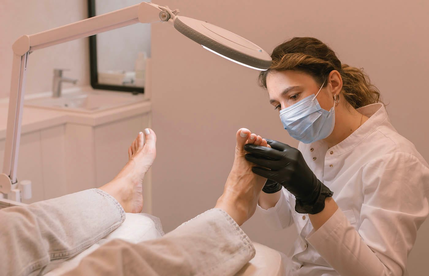Removing Hard Skin (Hyperkeratosis) in Podiatry: Techniques and Best Practices